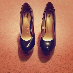 Brand new Black pumps