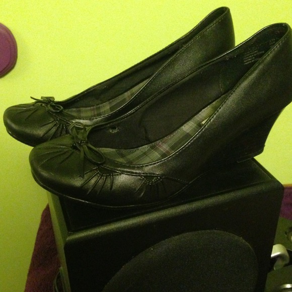 Black dress wedges