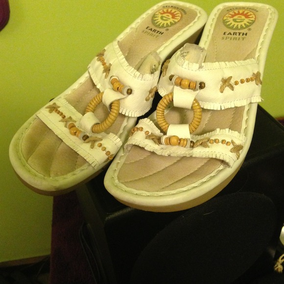 Comfy sandals! 👍