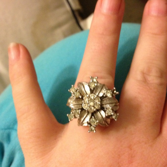 Jewelry - 💰💰 18K Gold Ring 💰💰