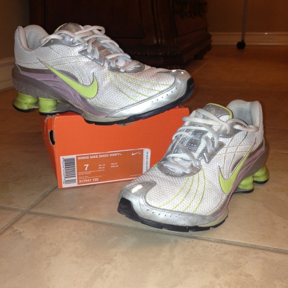 Nike Shox Vivify+