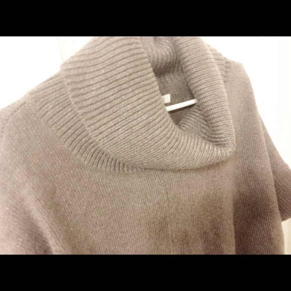 cute brown neck sweater - Picture 3 of 4