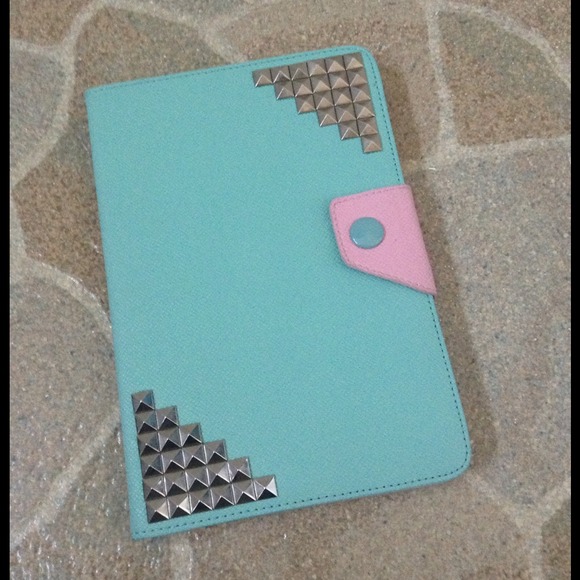 🚫SOLD🚫 Ipad mini studded case