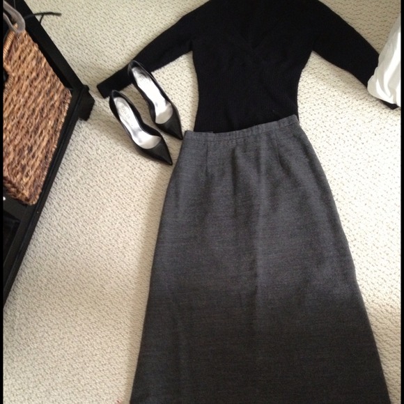 Size 2 Banana Republic floor length smokey gry skt - Picture 3 of 4