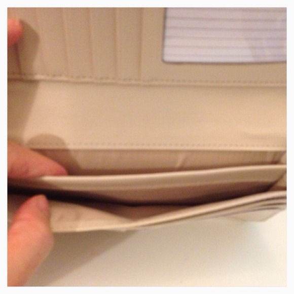 ⭕SOLD⭕Coach Ashley Lace Leather Wallet - Picture 4 of 4