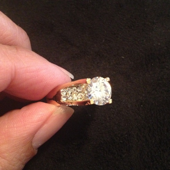 NEW Faux Solitaire & Paves Cocktail Ring - Picture 2 of 3