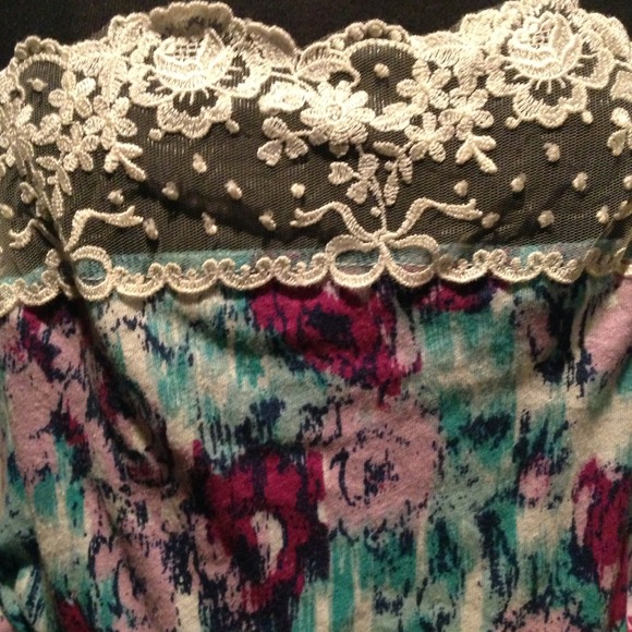 Forever21 HERITAGE lace trimmed top w/ peplum - Picture 2 of 3