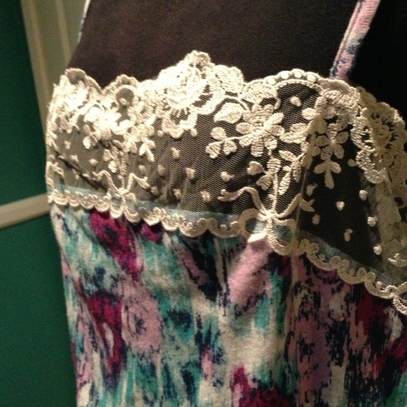 Forever21 HERITAGE lace trimmed top w/ peplum - Picture 3 of 3
