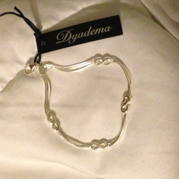 Dyadema infinity bracelet