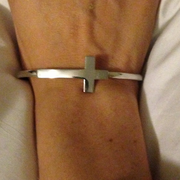 Sterling silver cross bracelet