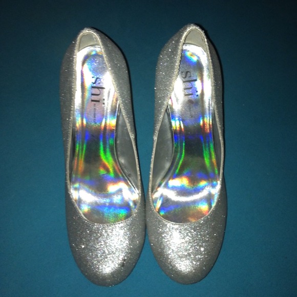 Silver/sparkled Shi high heels - Picture 2 of 3