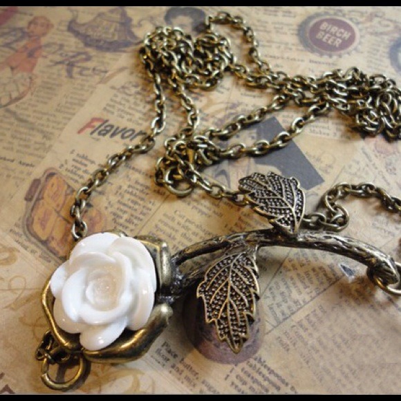 Vintage looking necklace