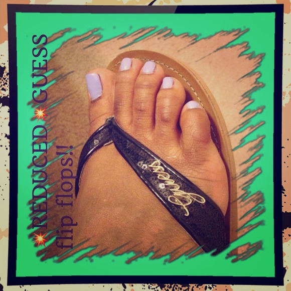 🔥Price reduction🔥*GUESS* Flip Flops!