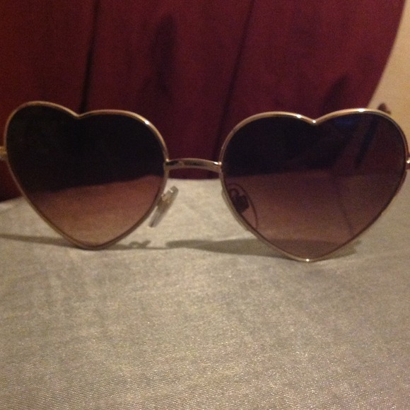 ♥HEART SUNGLASSES♥ - Picture 3 of 3