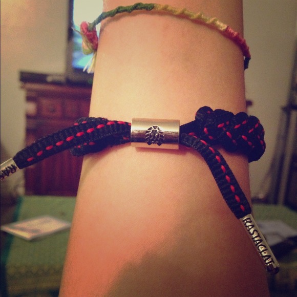 Black & Red Rastaclat