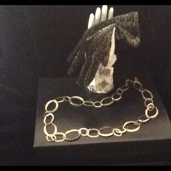 VINTAGE AVON GOLD TONE NECKLACE - Picture 3 of 4