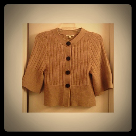 Banana Republic small beige sweater. NWOT