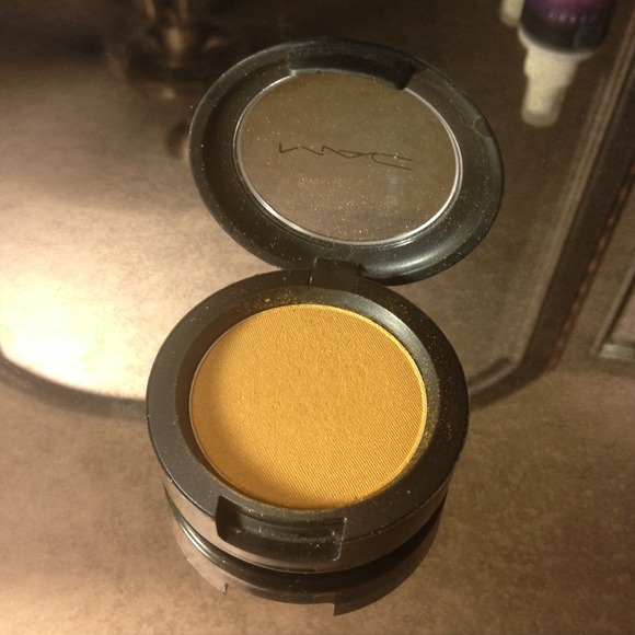 MAC Prolong Wear Eyeshadow