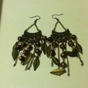 1 pair of fashion earrings!