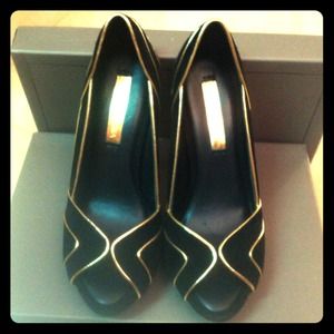 BCBG LINDEN PEEP-TOE PUMP Sz 7,