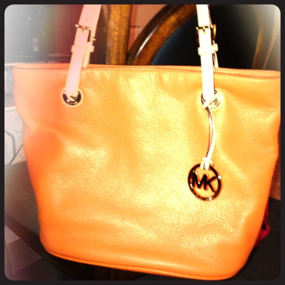 Michael Kors Handbags - Michael Kors hand bag