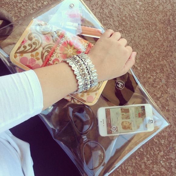 Clear Clutch
