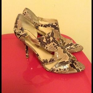 Nine West snake skin pattern shoe