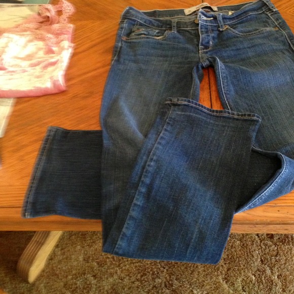 ✨SOLD✨Hollister SoCal stretch jeans! 26/33