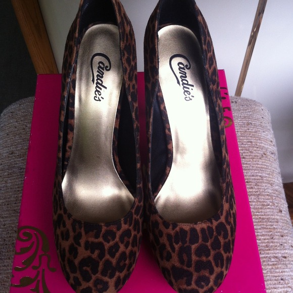 🚩SOLD🚩Cheetah print high heels - Picture 2 of 4