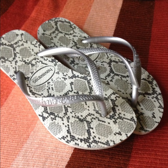🐾Sold🐾Bundle of 2 pairs of Havaianas - Picture 2 of 2