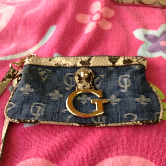 Guess Jean Wristlet 😍👖👛🎀