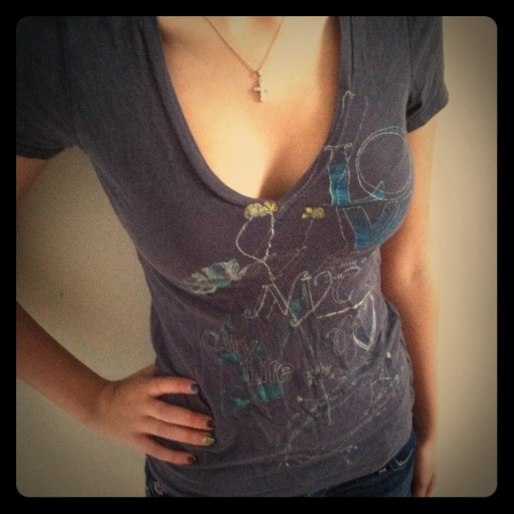 Cute graphic tee!!