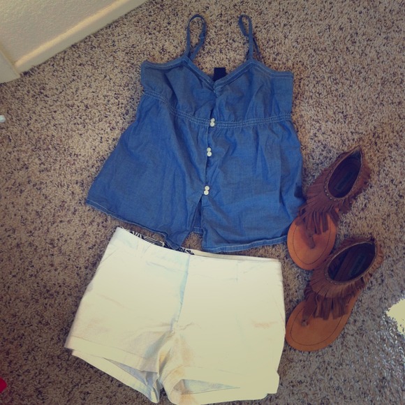 ❌❌BUNDLED❌❌Just reduced!! GAP Chambray tank top