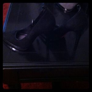 Bebe black suede shoes-never worn