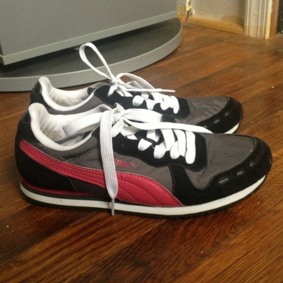 Gently worn Puma Sneakers!!!!