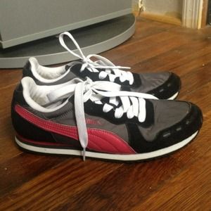Gently worn Puma Sneakers!!!!