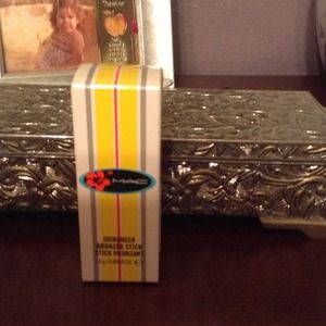 Skin sheen bronzer stick