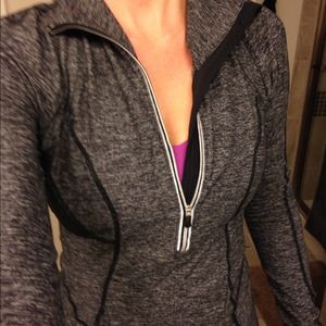 Lululemon charcoal gray running pullover,  6