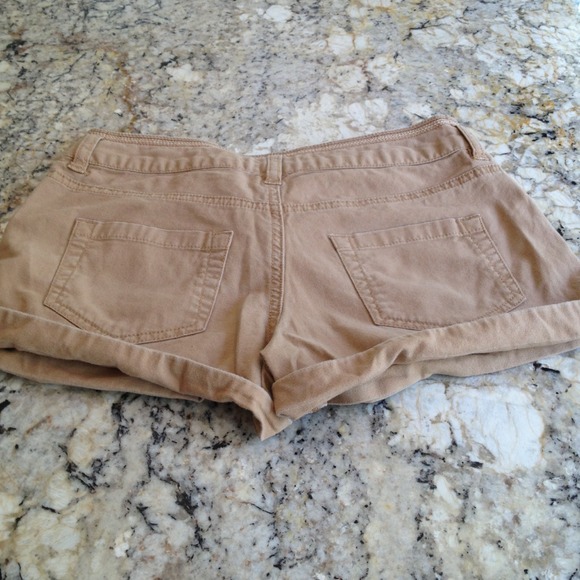 DONATED OP size 1 tan cuffed shorts - Picture 1 of 4