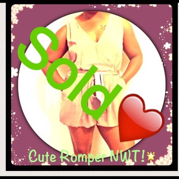 🔥Price reduction🔥*NWT* Romper!