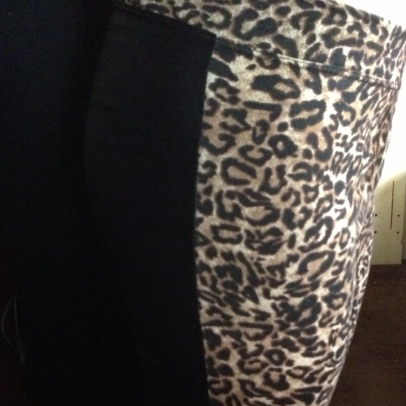 Brand new  black and leopard leggings size L