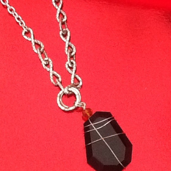 🎉HOST PICK🎉 SILVER TONE W/BLACK STONE NECKLACE - Picture 2 of 4