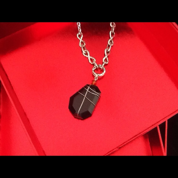 🎉HOST PICK🎉 SILVER TONE W/BLACK STONE NECKLACE - Picture 4 of 4