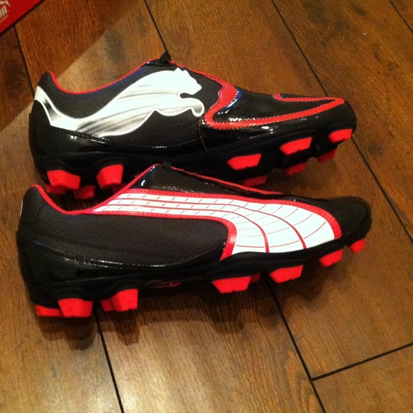 Brand new Puma soccer cleats!! - Picture 3 of 4