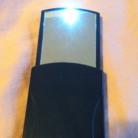 Compact mirror - Picture 2 of 3