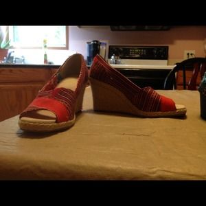 Toms