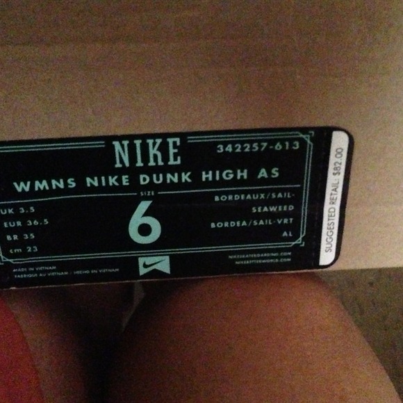 WMNS Nike Dunks HiGH - Picture 2 of 3
