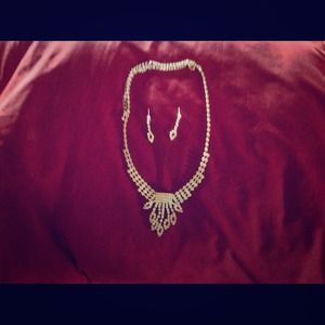 Beautiful Silver Rhinestone Necklace and earrings