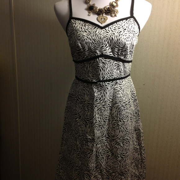 Black & White Sun Dress - Picture 2 of 4