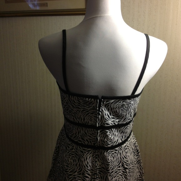 Black & White Sun Dress - Picture 3 of 4